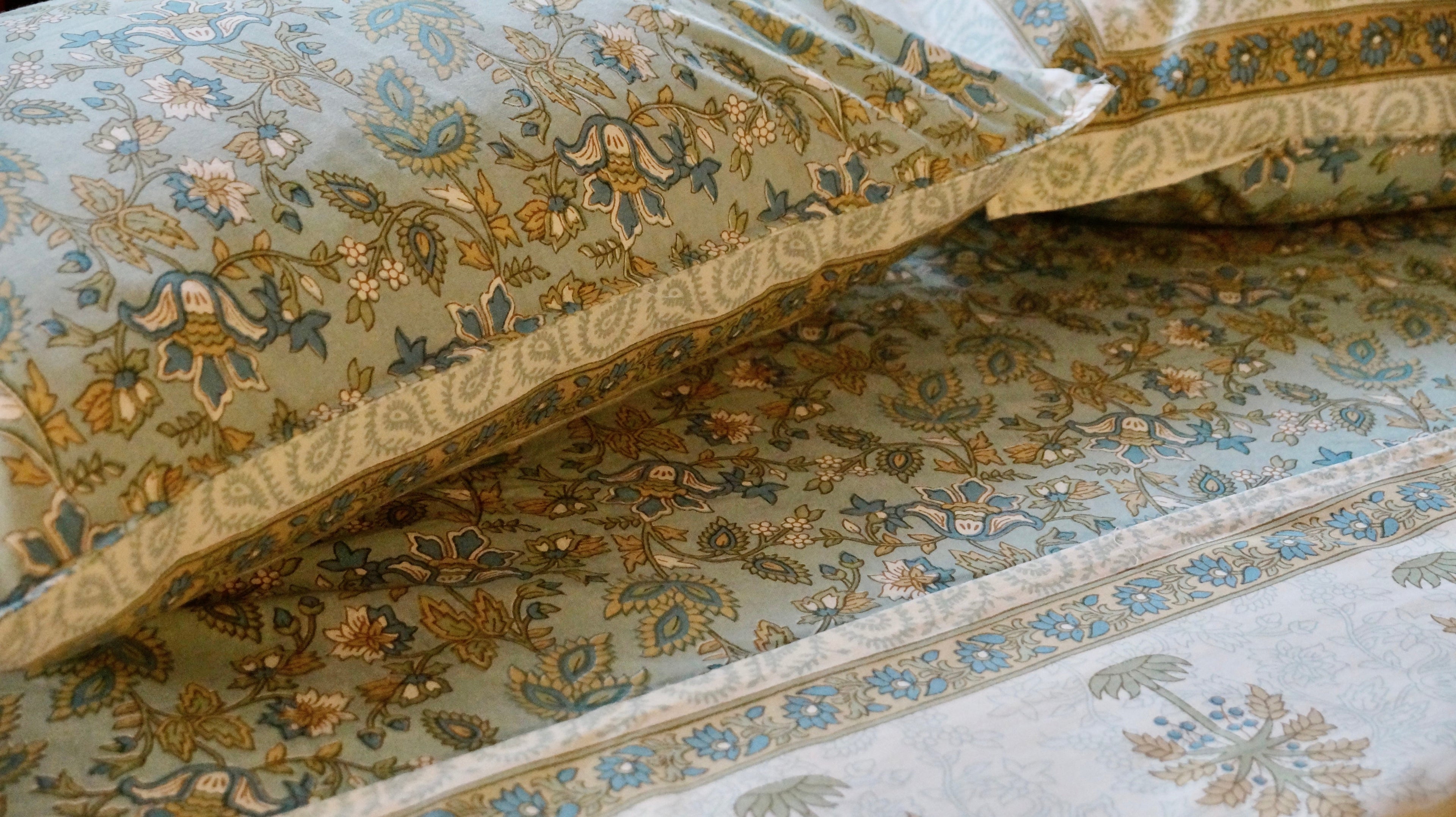 The Blue Meadows Sheet Set