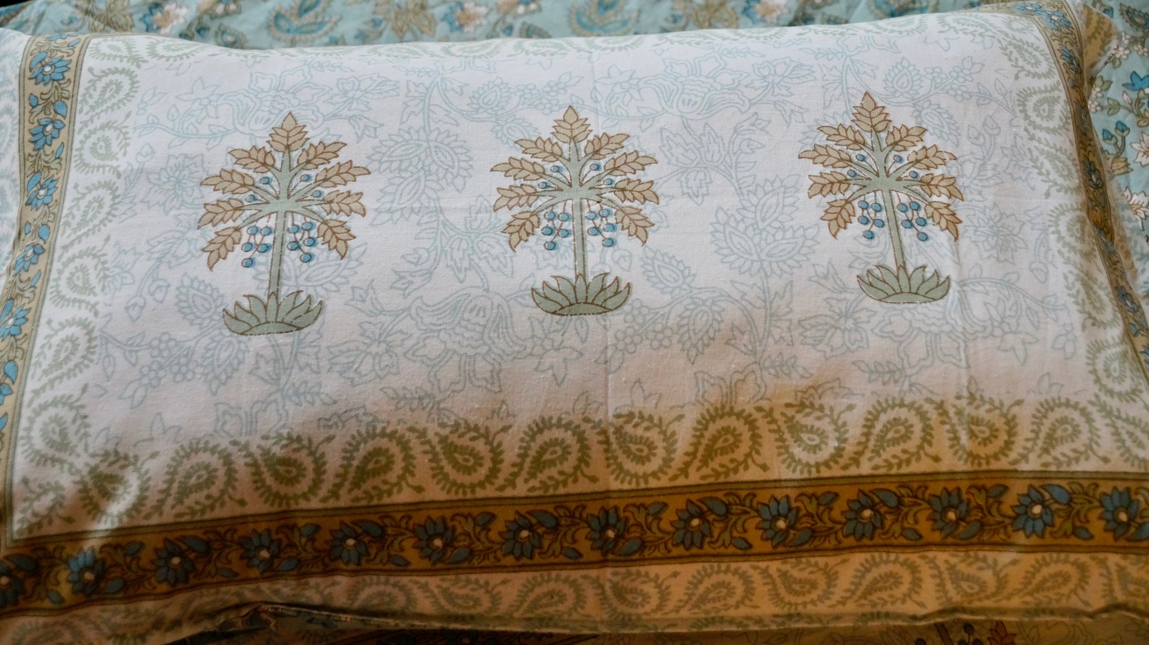 The Blue Meadows Sheet Set