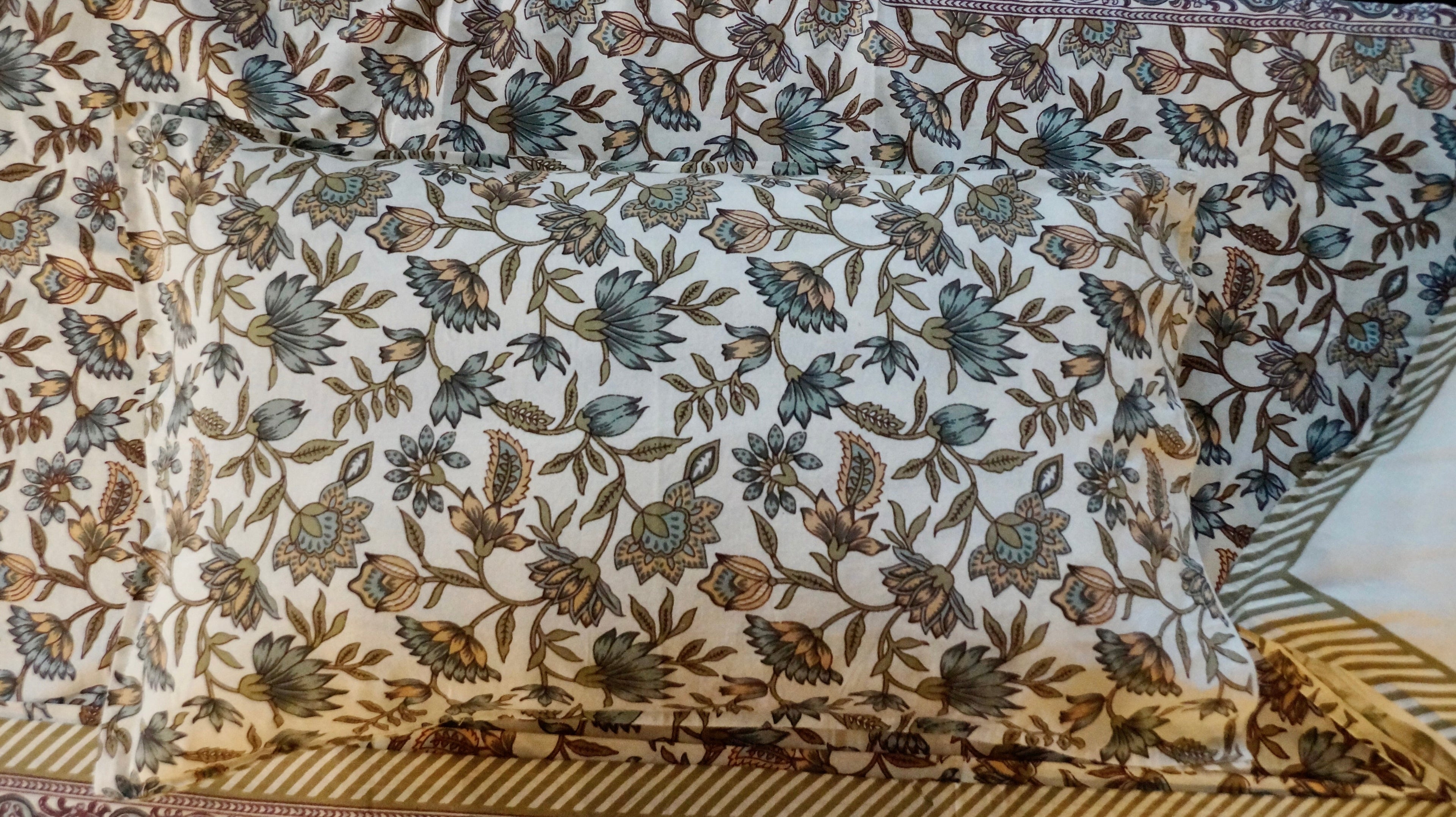 The Garden Glow Sheet Set