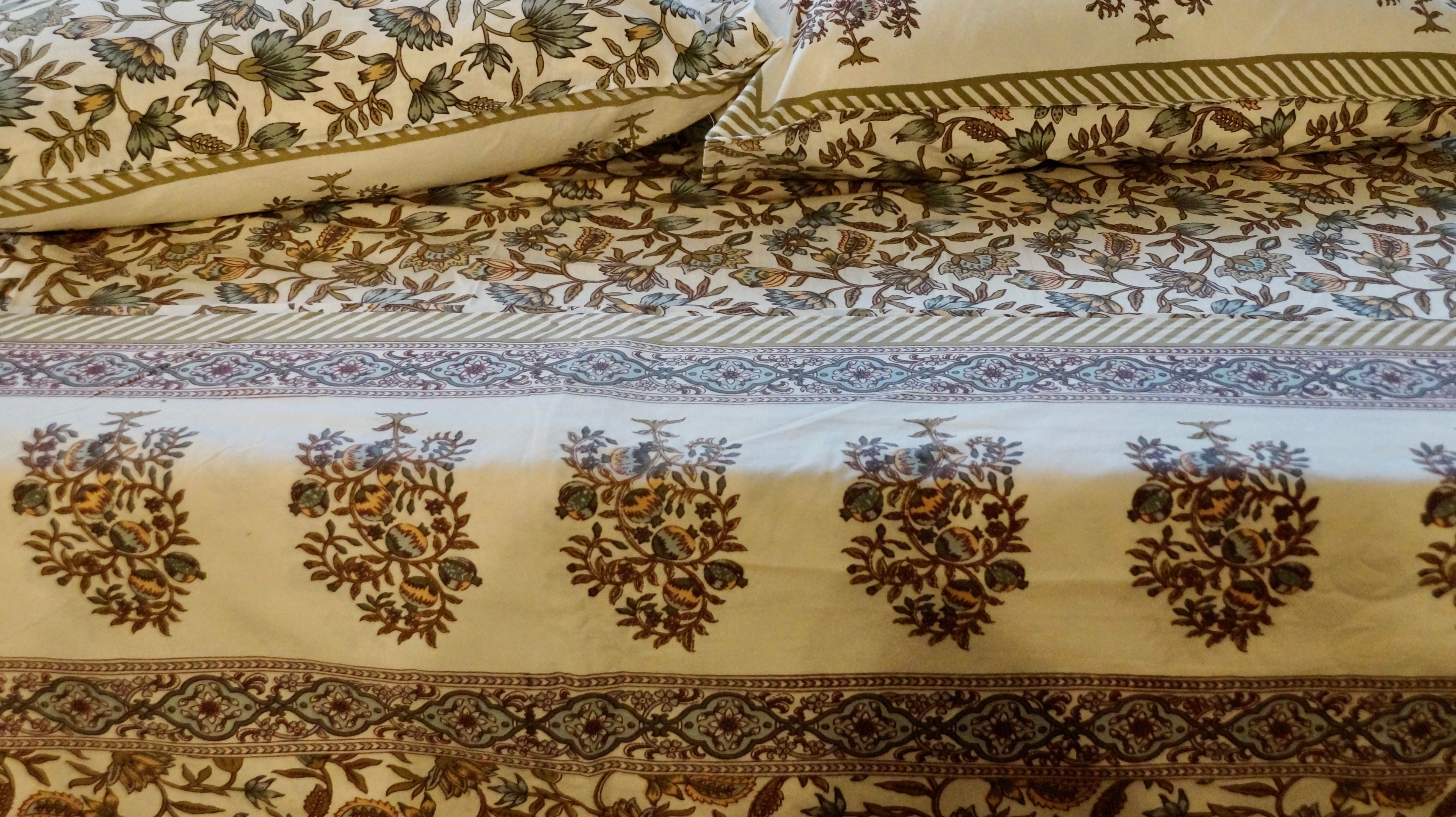 The Garden Glow Sheet Set